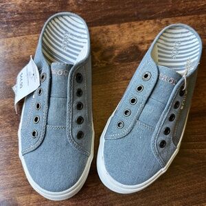 New Taos Shoes EZ Soul Canvas Slip On Mule in Denim